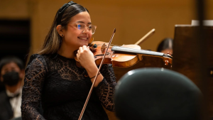 Gabriela Lara hace historia al convertirse en la primera venezolana en la Orquesta Sinfónica de Chicago