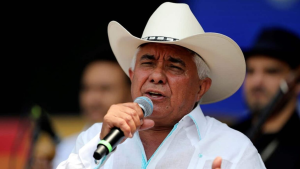 El cantautor venezolano Reynaldo Armas recibe el alta médica tras 30 días hospitalizado en Bogotá