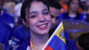 Joven venezolana Angelina Ferrer conquista el oro mundial en robótica en Turquía