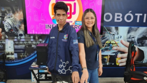 Talento joven venezolano desarrolla mano robótica que traduce lengua de señas