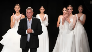 Diseñador venezolano Hannibal Laguna es reconocido en la Fashion Week de Madrid por sus 40 años de trayectoria